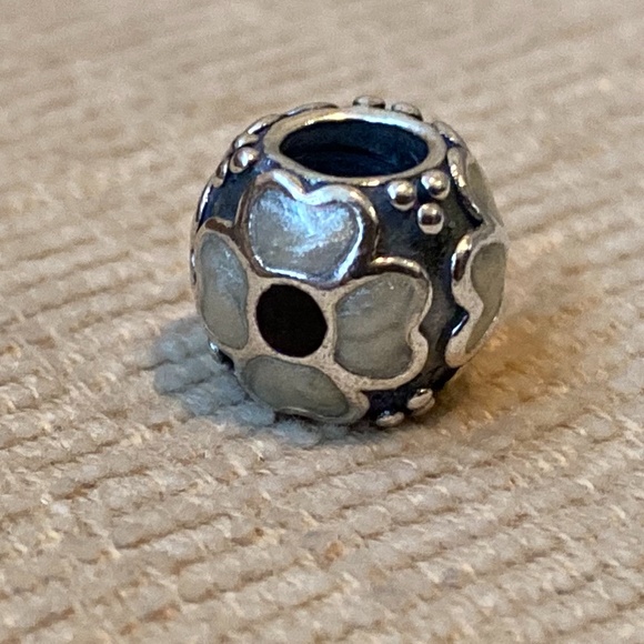 Pandora Daisy White Enamel Charm - Picture 10 of 14